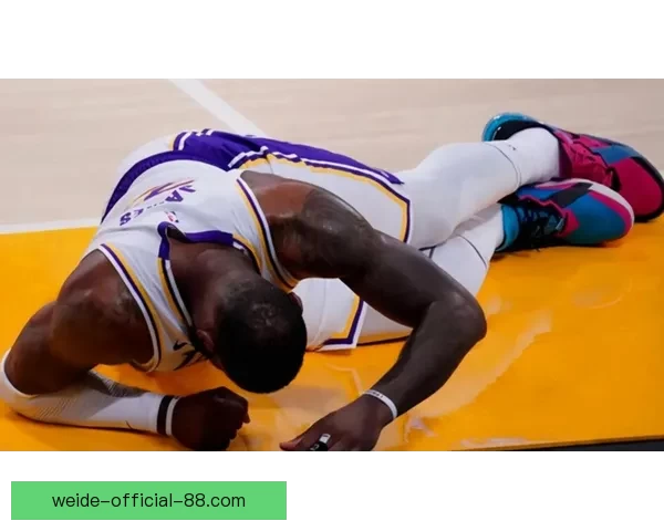 湖人再遇困境 里夫斯因肋骨侧腹伤情接受影像检查出战成疑